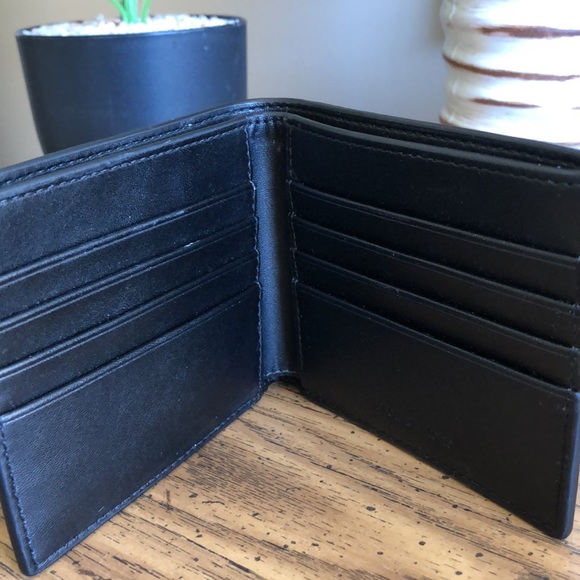 NEW Michael Kors Bifold Wallet - Picture 5 of 9